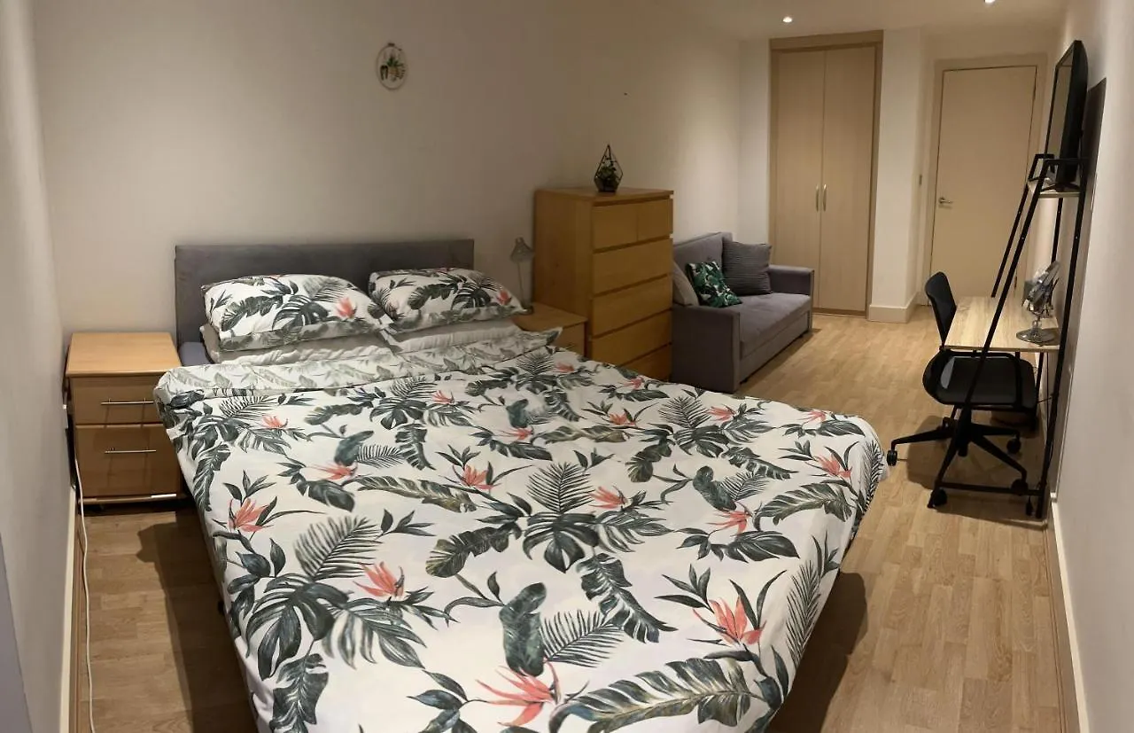 Large Room And Private Bathroom 런던 영국