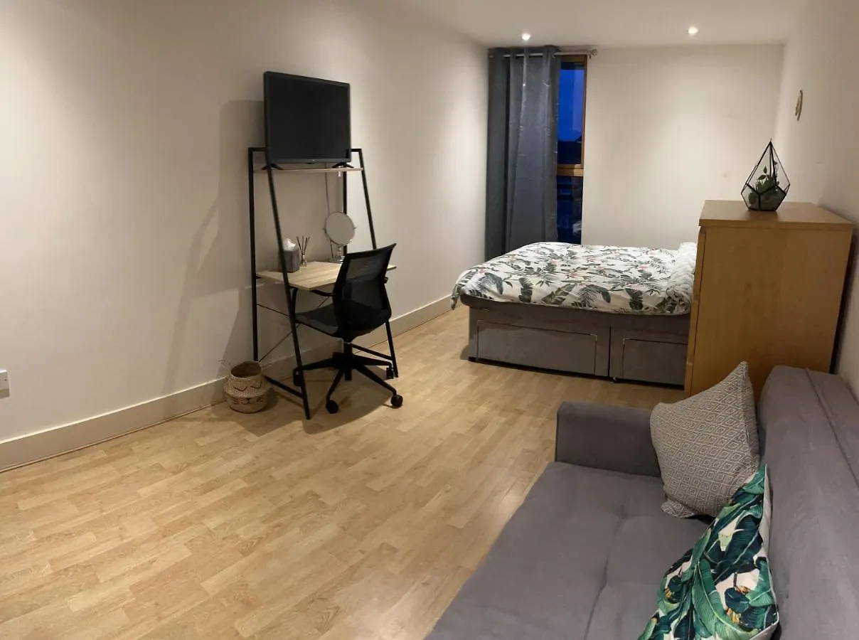 홈스테이 Large Room And Private Bathroom 런던